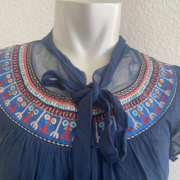 LABEL RITU KUMAR
Panelled Top with Tie-Up Neckline - Picture 5 of 11